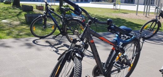 mehrere Fahrräder vor dem GNR