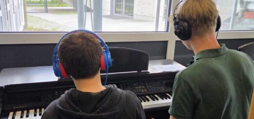 Schüler aus der fünf und EF bei Mentorenprojekt